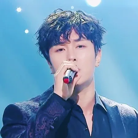 Behind-the-scenes cut of Kim Dongwan (SHINHWA)