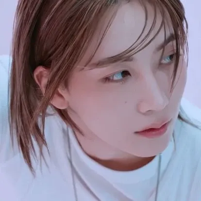 A moment captured by Jeonghan (SEVENTEEN)'s fan