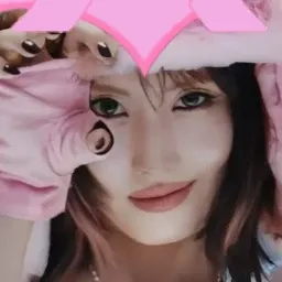 Recent activity shot of Momo (TWICE)