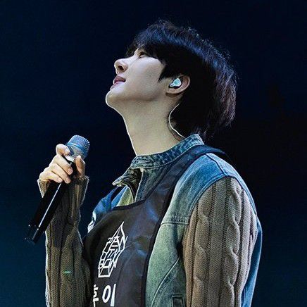 Recent activity shot of Hui (PENTAGON)