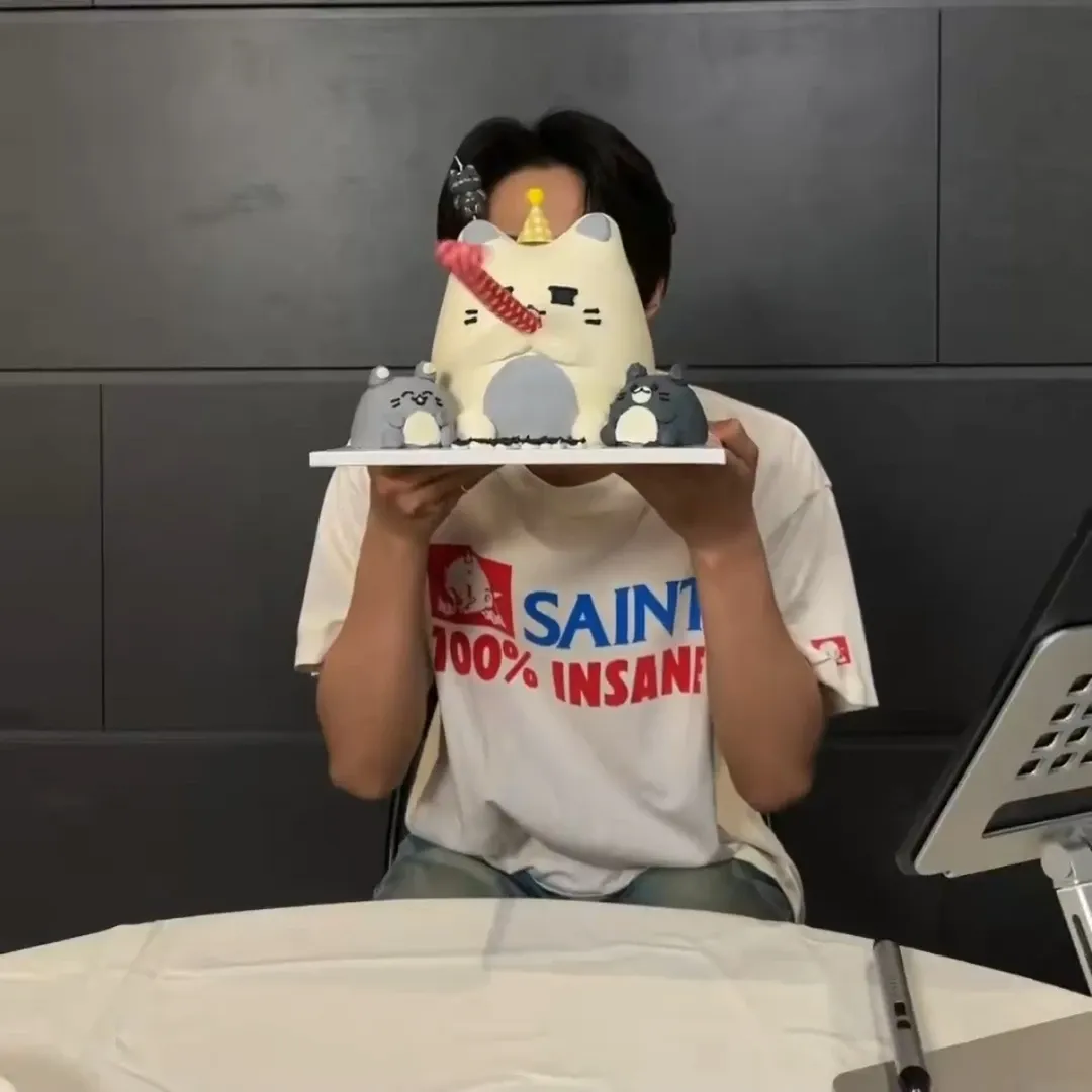 Latest photo of Jun (SEVENTEEN)