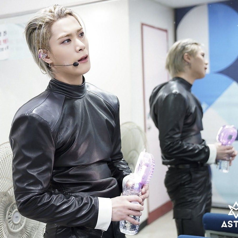 ASTRO的最新活动照片