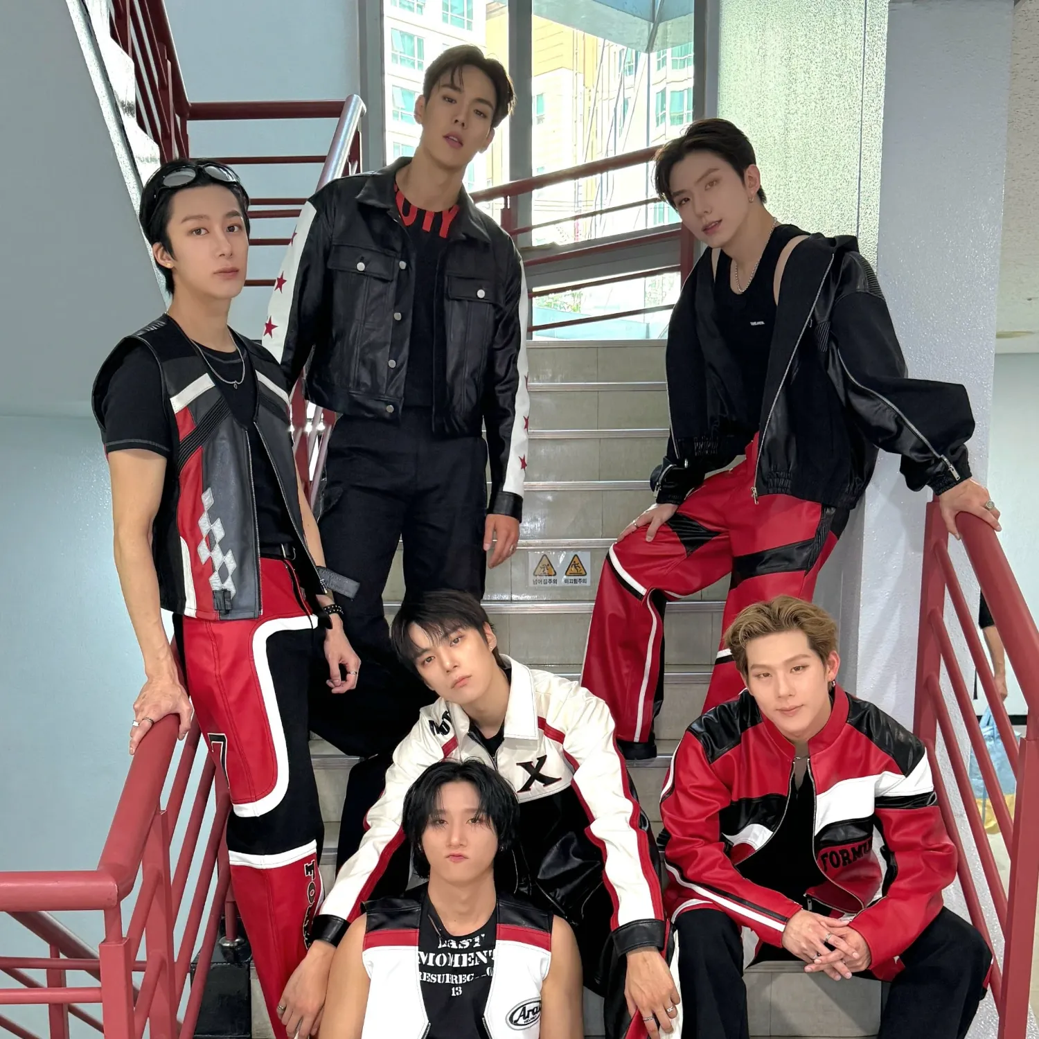 Foto aktivitas terbaru MONSTA X