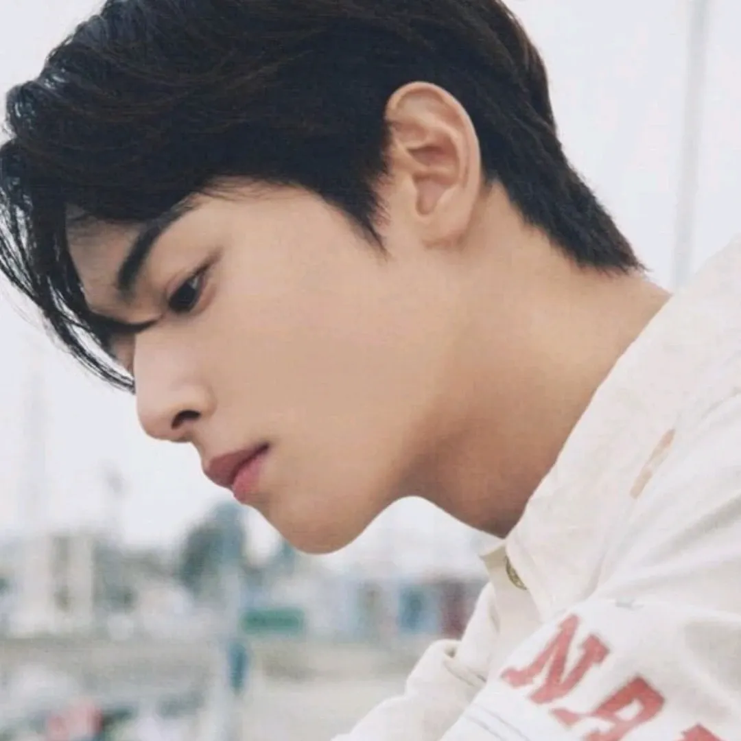 Latest photo of Eunwoo (ASTRO)
