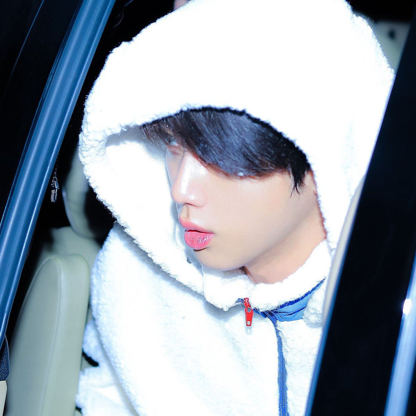 진 (방탄소년단)의 비하인드 컷