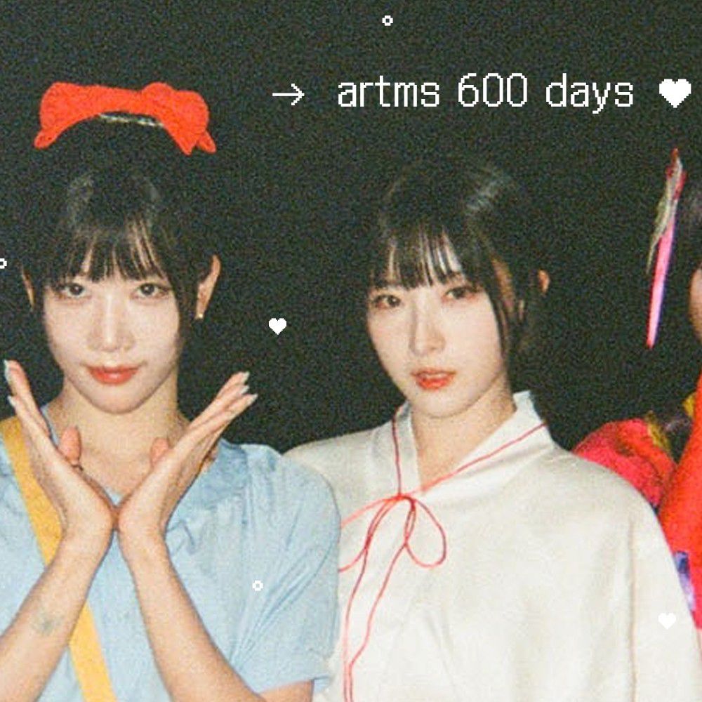 Recent activity shot of LOONA