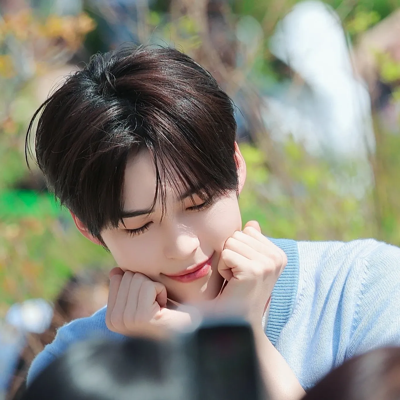 Momen yang diabadikan oleh penggemar Sung Hanbin (ZEROBASEONE)