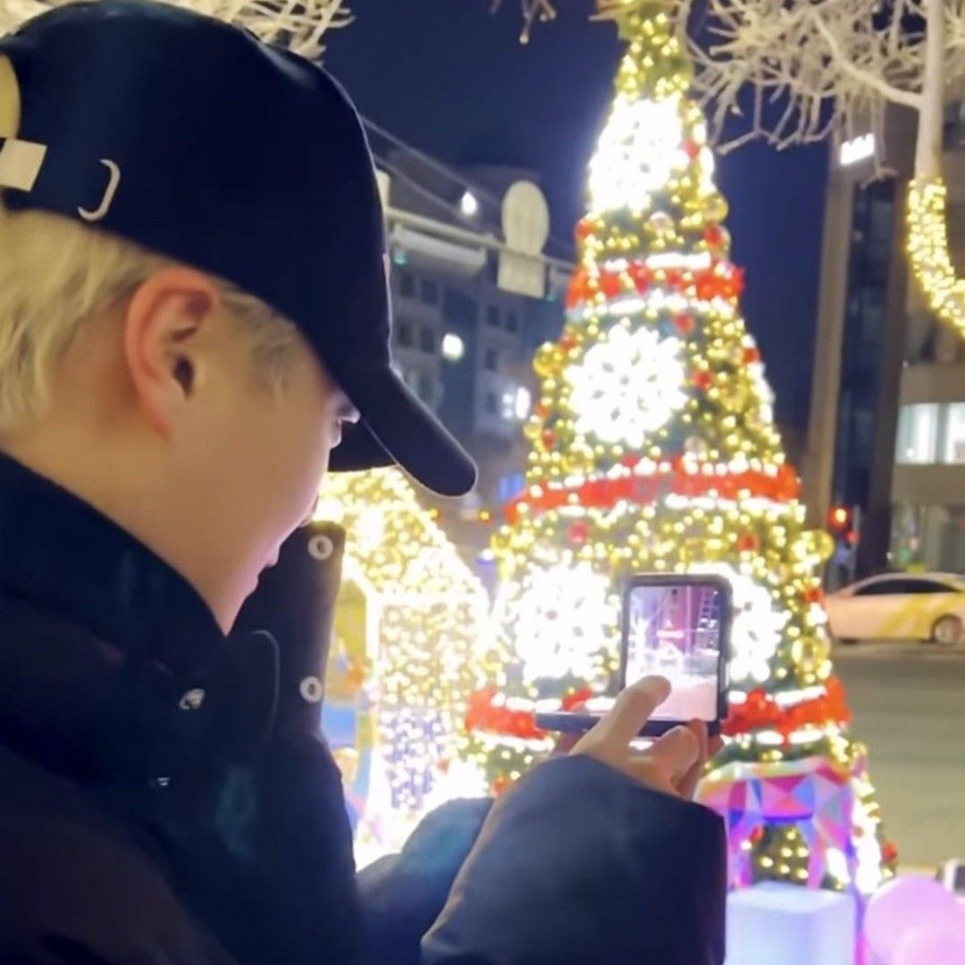 Behind-the-scenes cut of Moonbin (ASTRO)