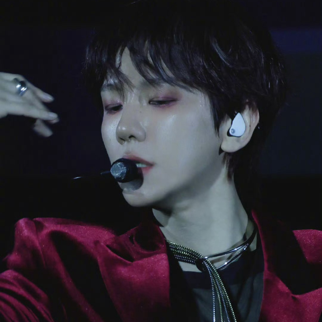 백현 (EXO) 최근 활동샷