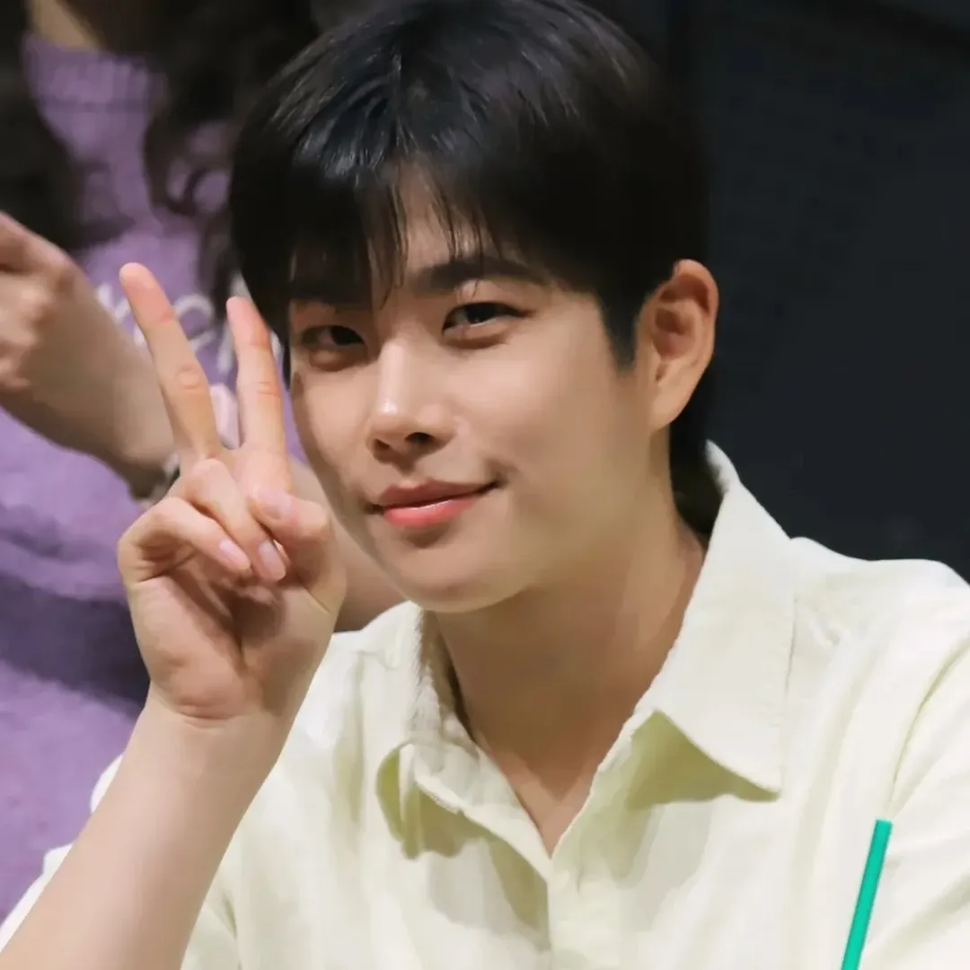 Behind-the-scenes cut of MJ (ASTRO)