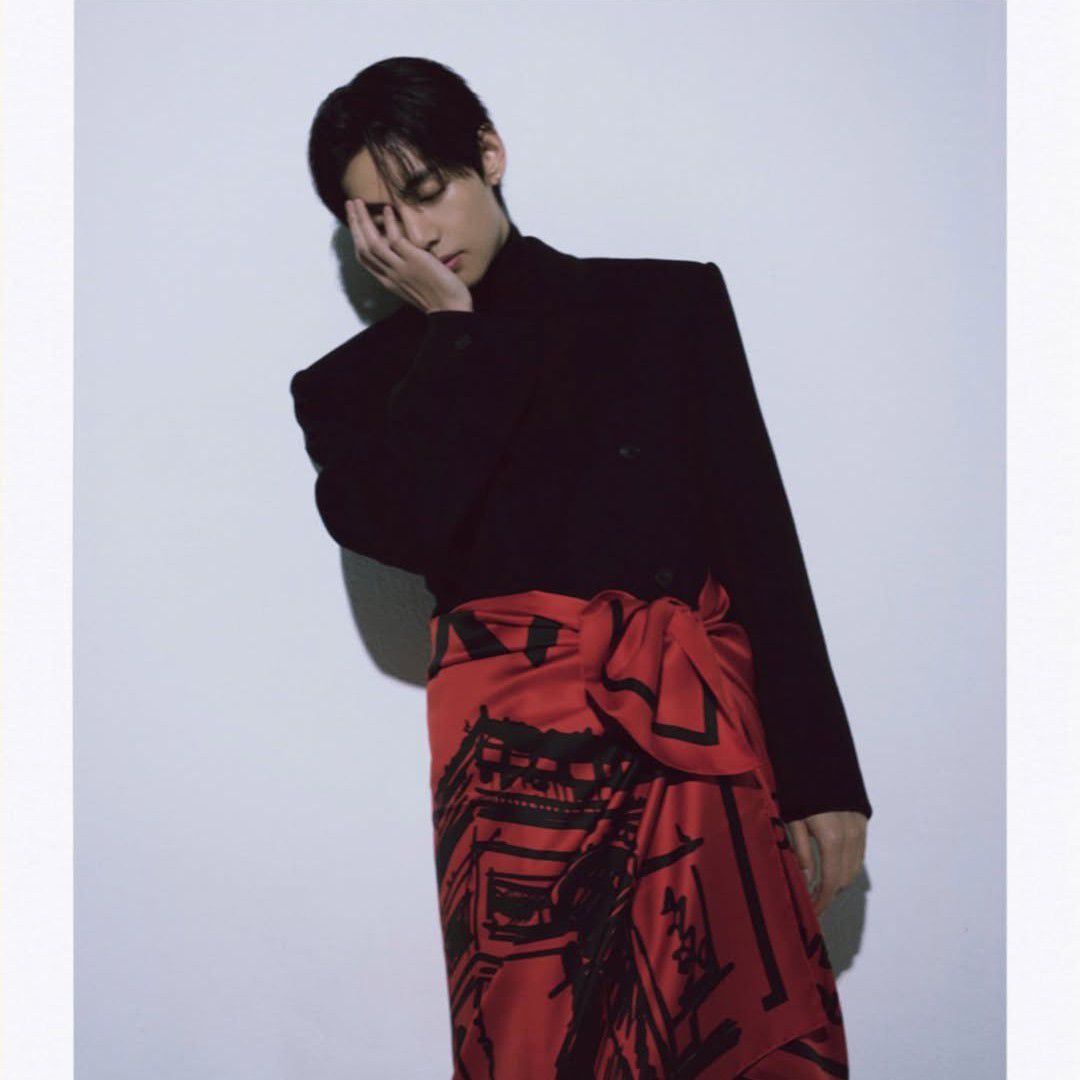 Behind-the-scenes cut of V (BTS)