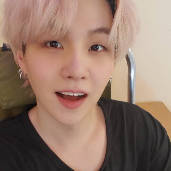 SUGA (防弹少年团)的最新照片