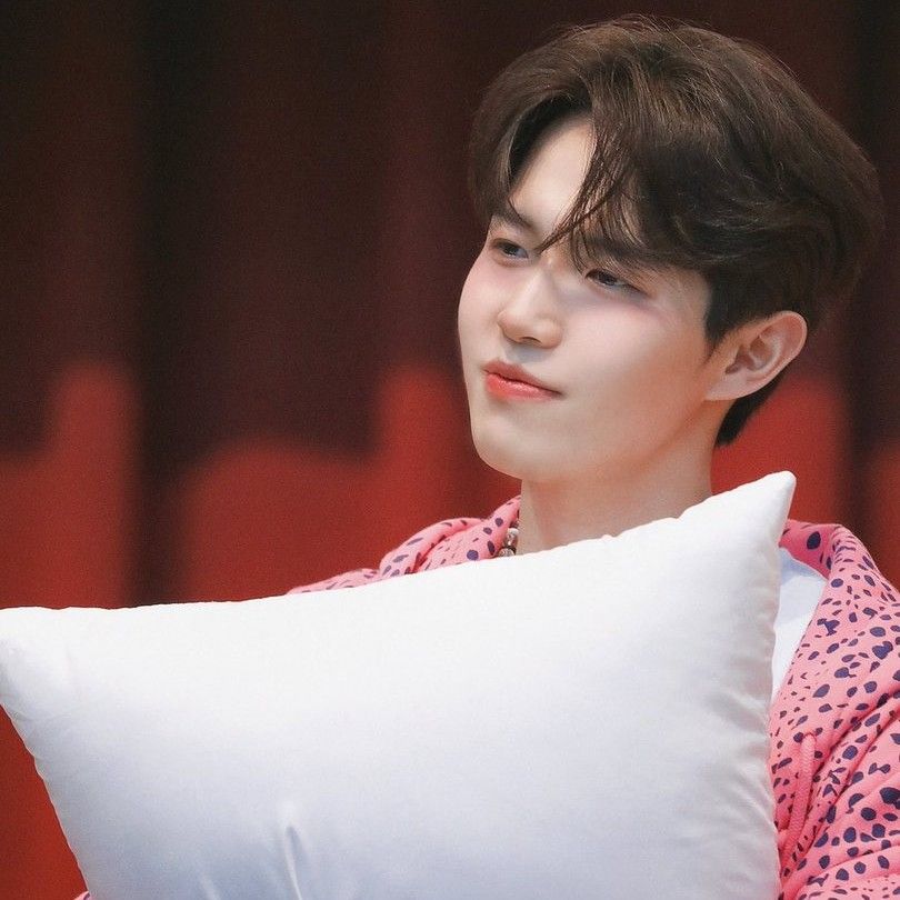 Momen yang diabadikan oleh penggemar Kim Jaehwan