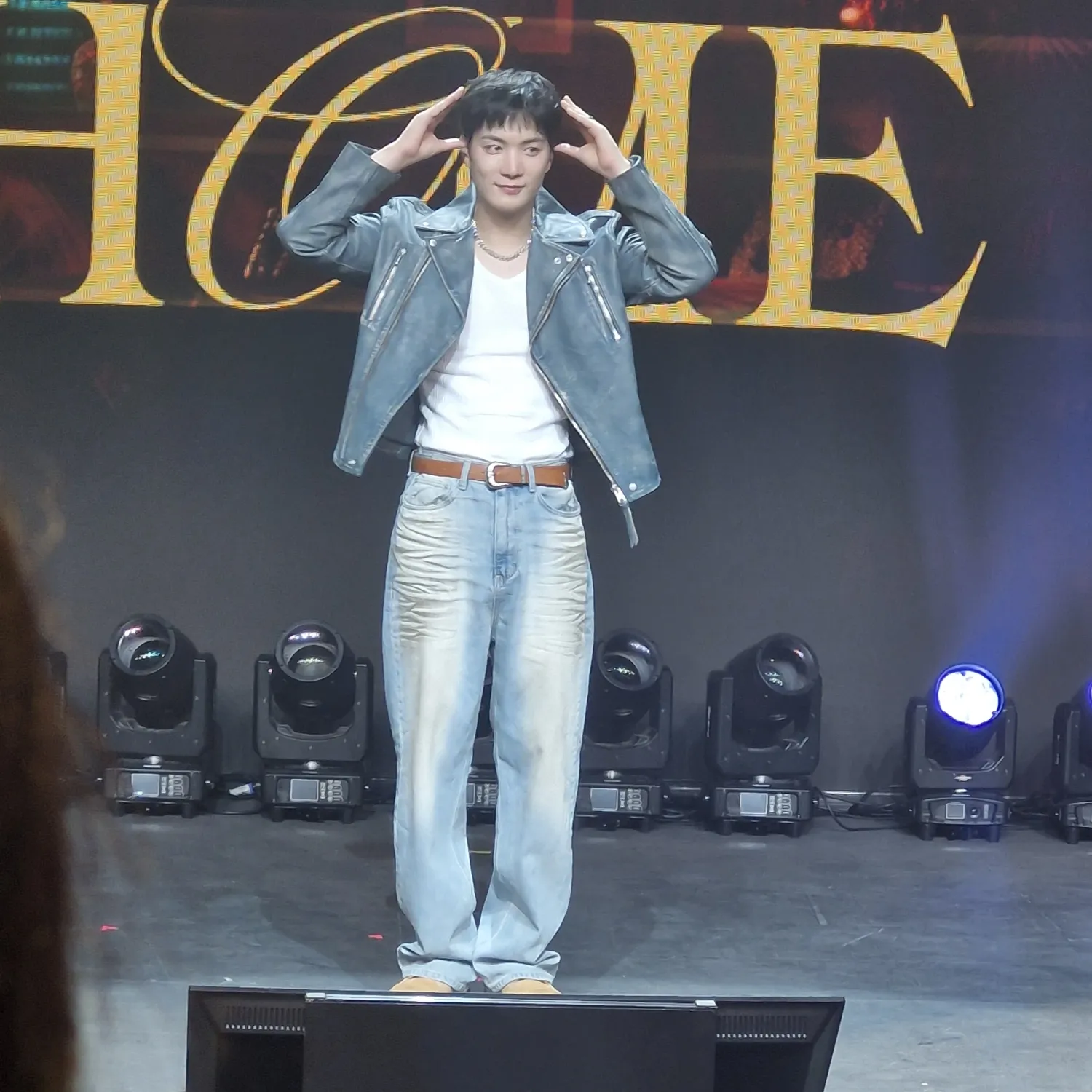 Behind-the-scenes cut of Kim Jonghyeon