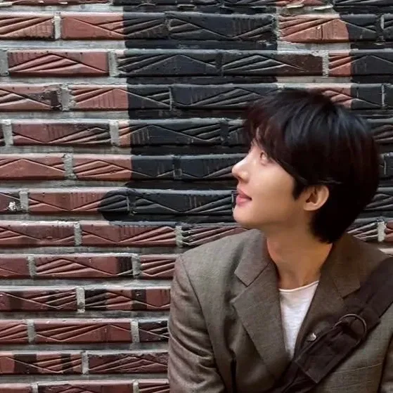 Behind-the-scenes cut of Hui (PENTAGON)