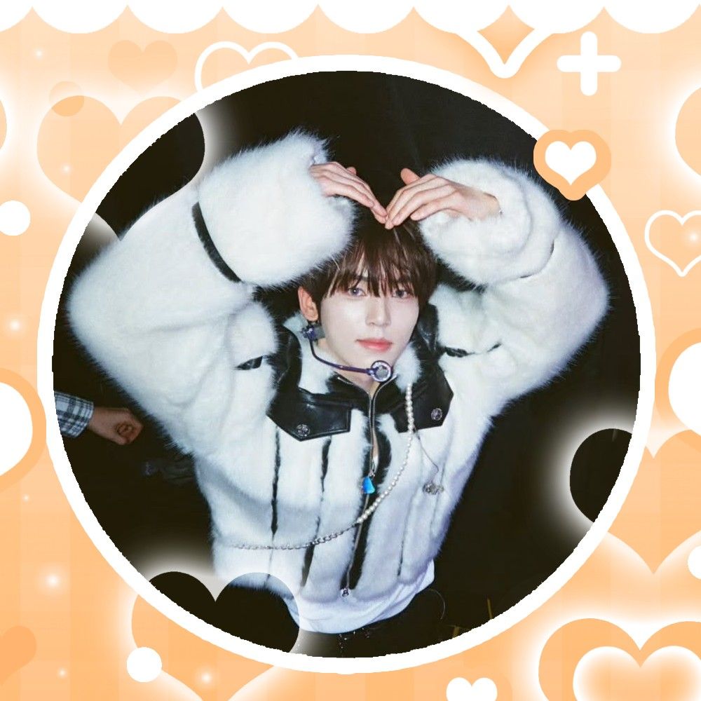 Recent activity shot of Han Yujin (ZEROBASEONE)