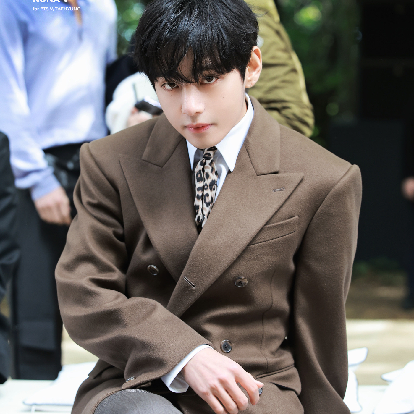 Behind-the-scenes cut of V (BTS)