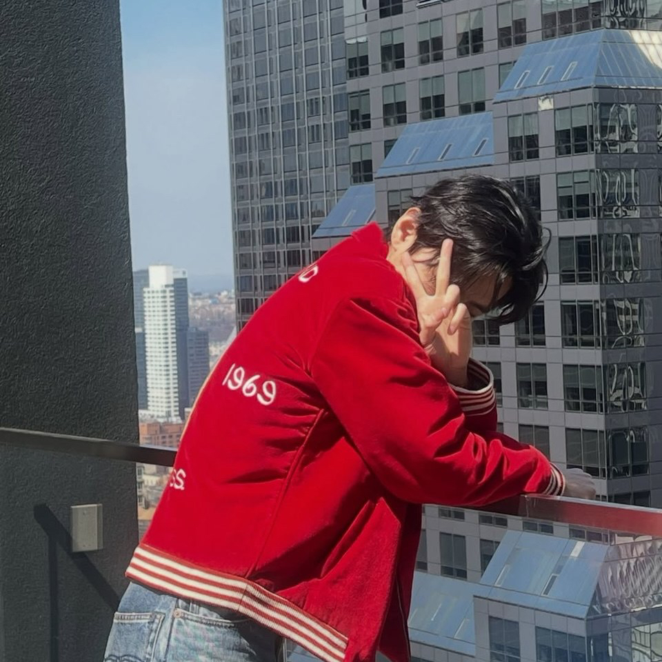 Foto terbaru V (BTS)