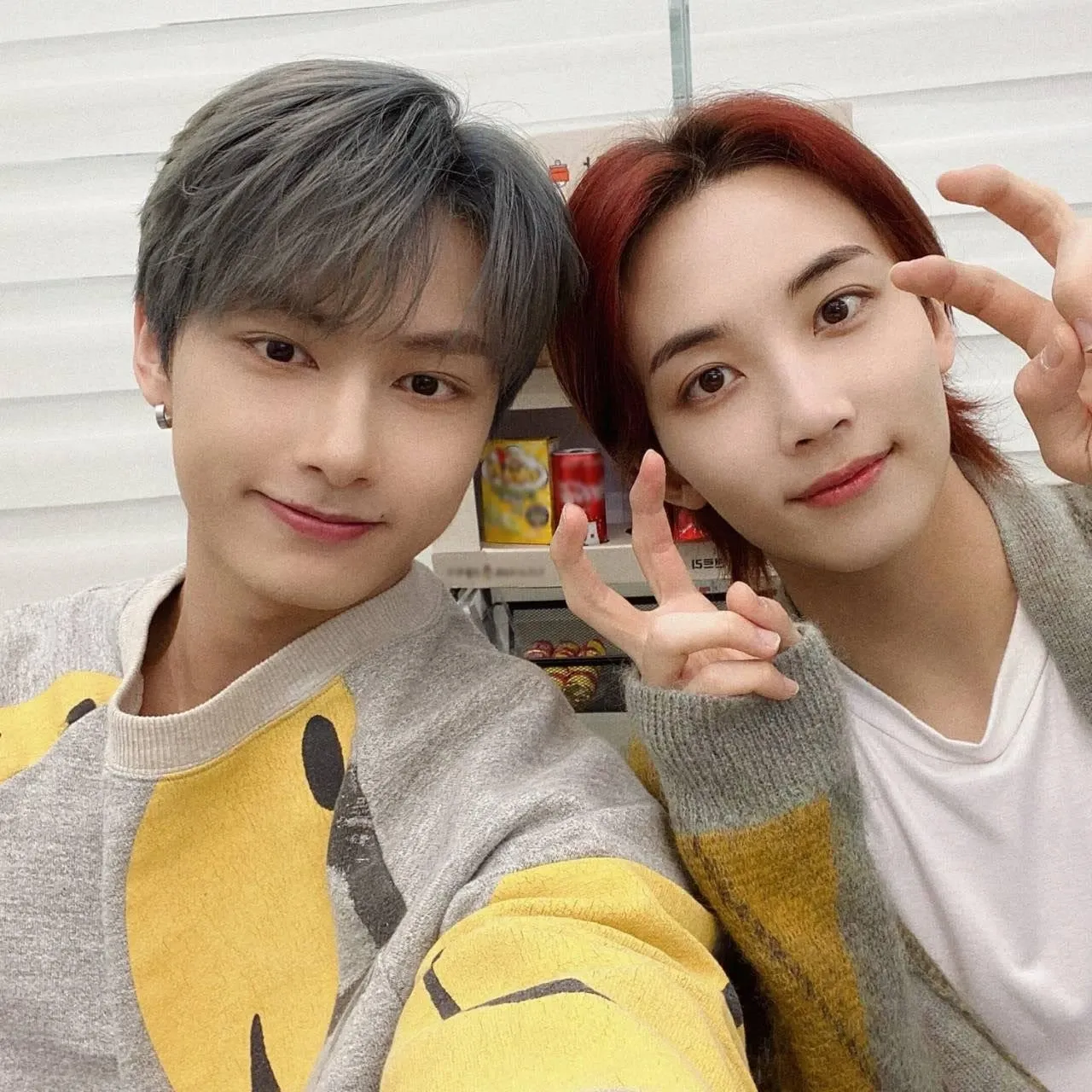 A moment captured by Jeonghan (SEVENTEEN)'s fan
