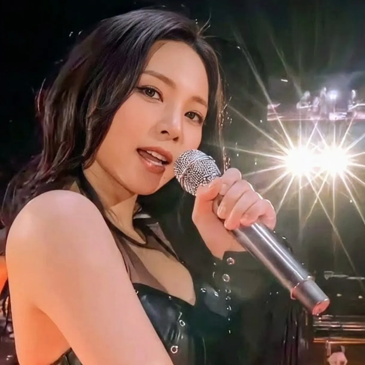 Momen yang diabadikan oleh penggemar Tzuyu (TWICE)