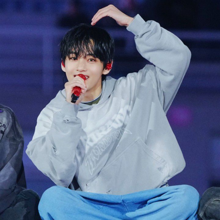 뷔 (방탄소년단)의 비하인드 컷