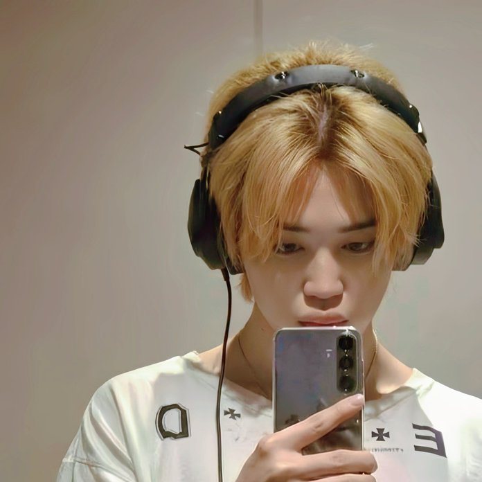 Foto aktivitas terbaru Jimin (BTS)