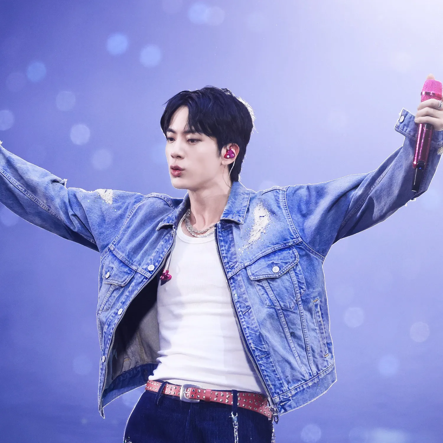 Foto aktivitas terbaru Jin (BTS)
