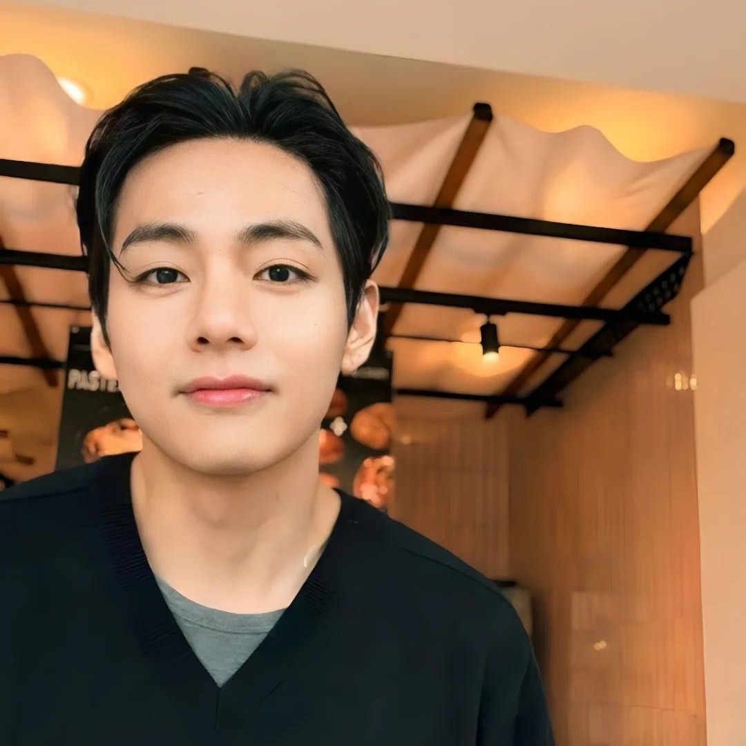 뷔 (방탄소년단) 최근 활동샷