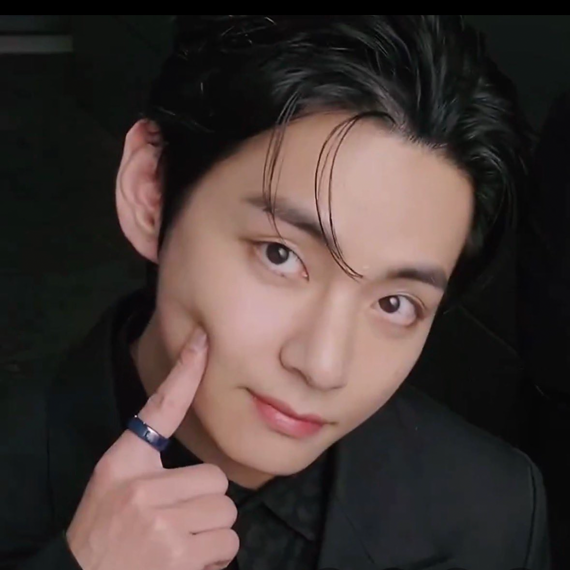 V (BTS)の舞台裏ショット