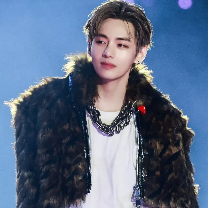 뷔 (방탄소년단)의 최신 사진