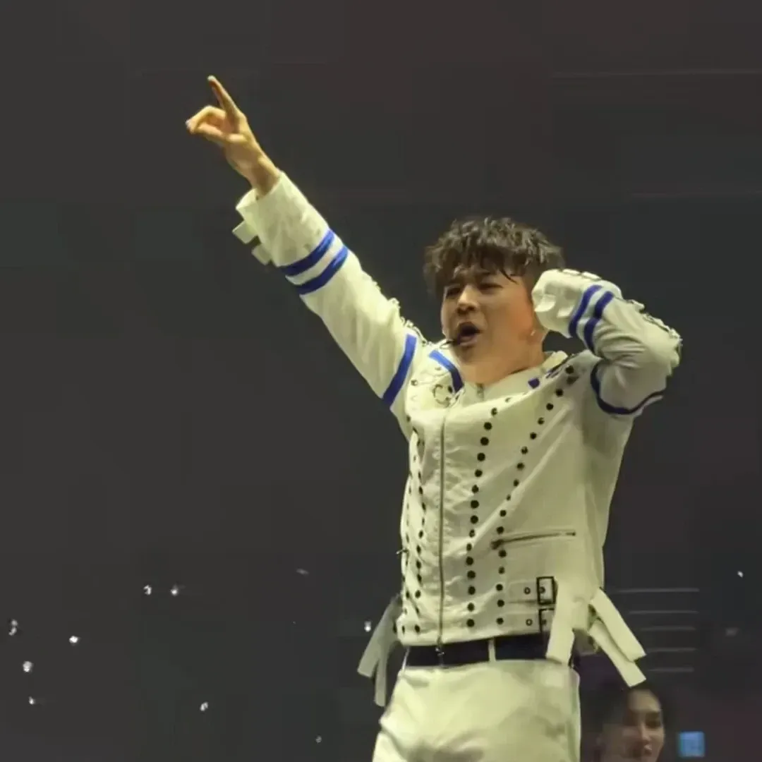 A moment captured by Shindong (Super Junior)'s fan