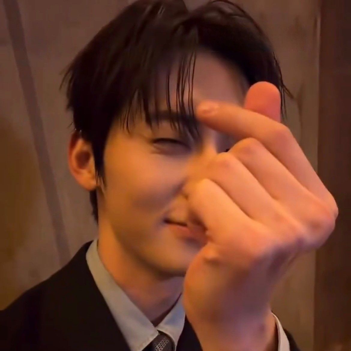 Behind-the-scenes cut of Hwang Minhyun