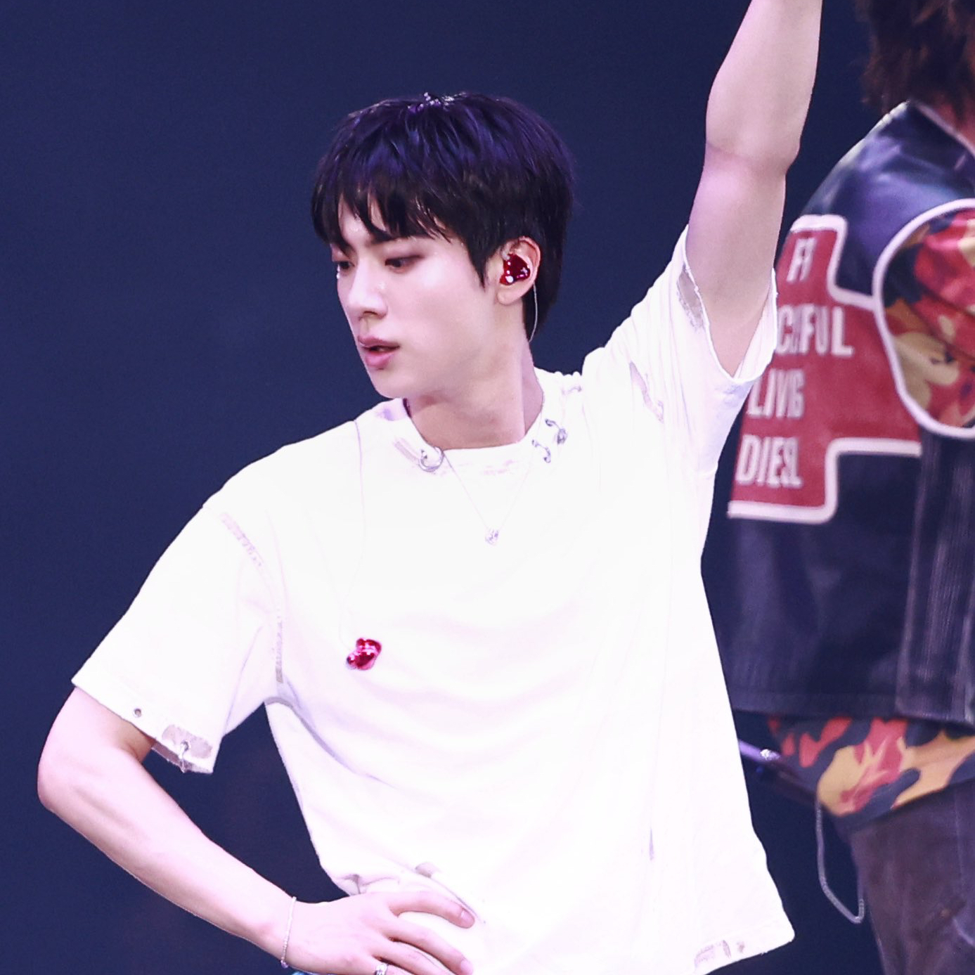 Foto aktivitas terbaru Jin (BTS)