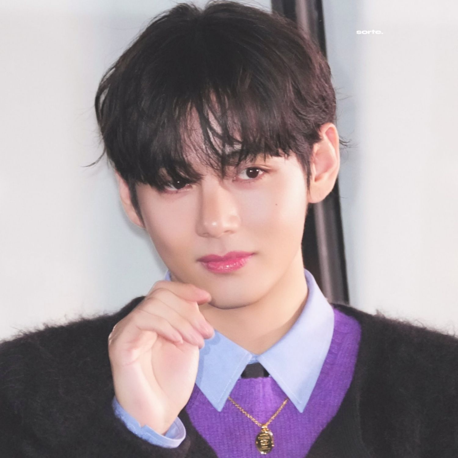 Foto aktivitas terbaru V (BTS)