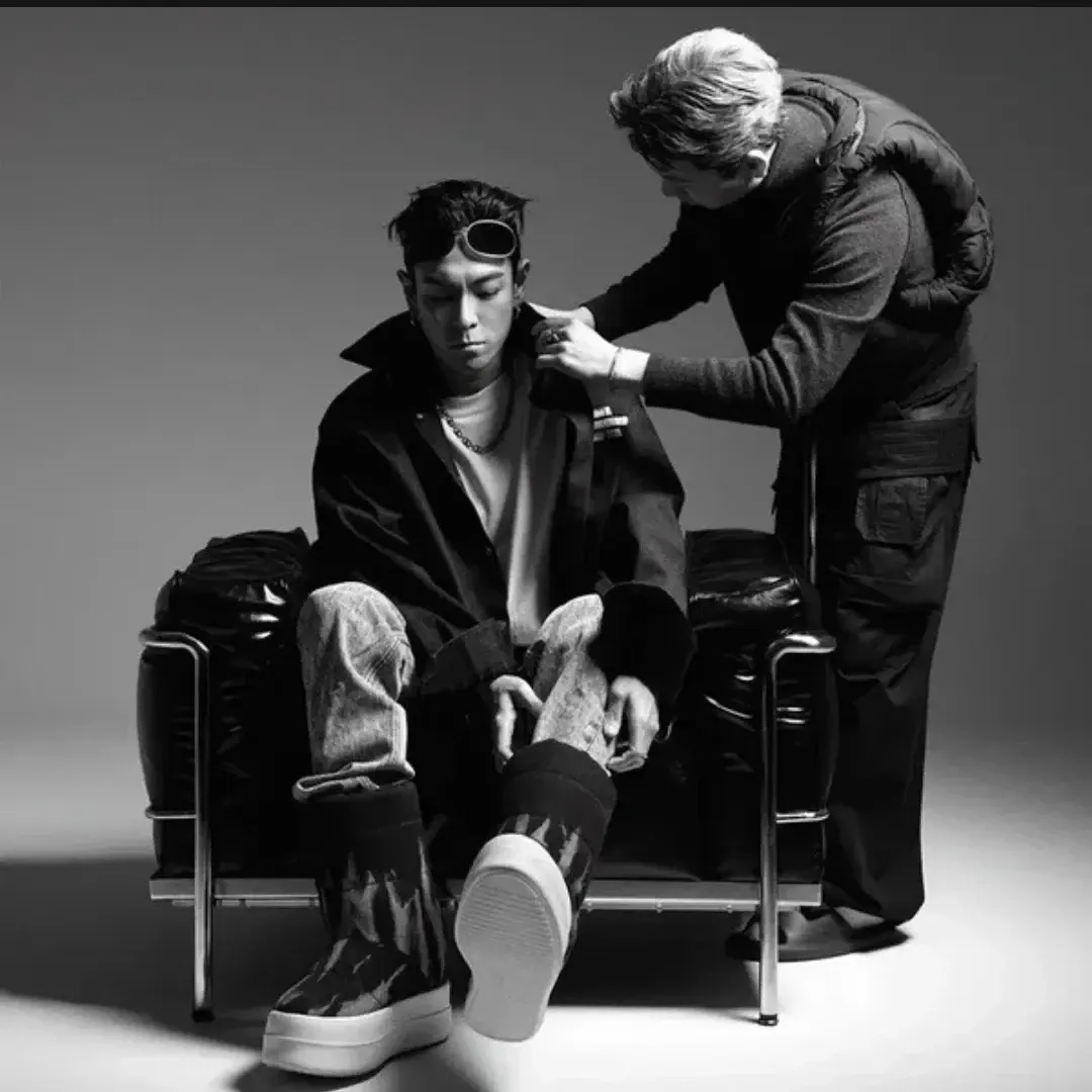 A moment captured by T.O.P's fan