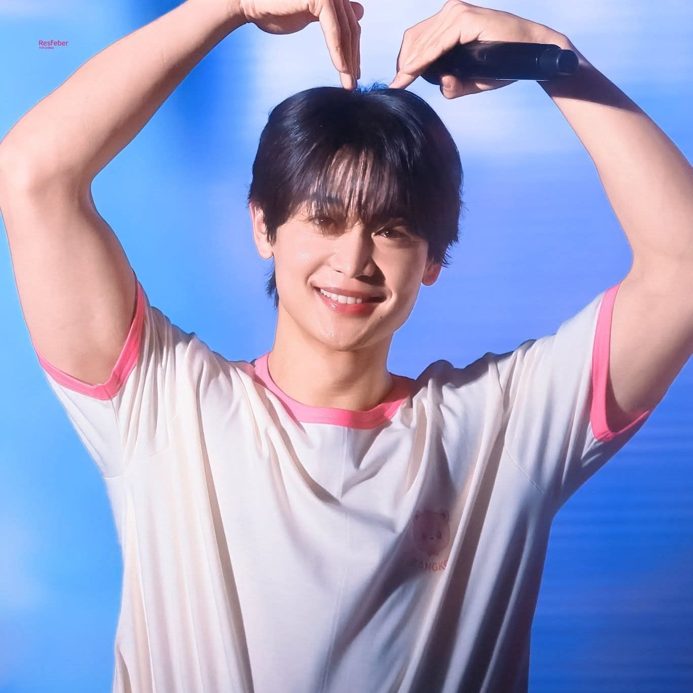 Behind-the-scenes cut of Minho (SHINee)