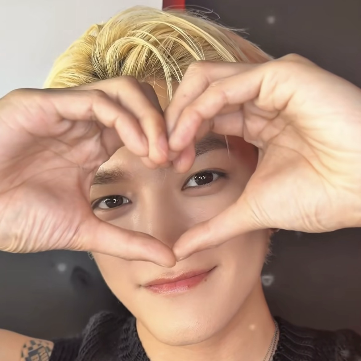 テヨン (NCT 127)の舞台裏ショット