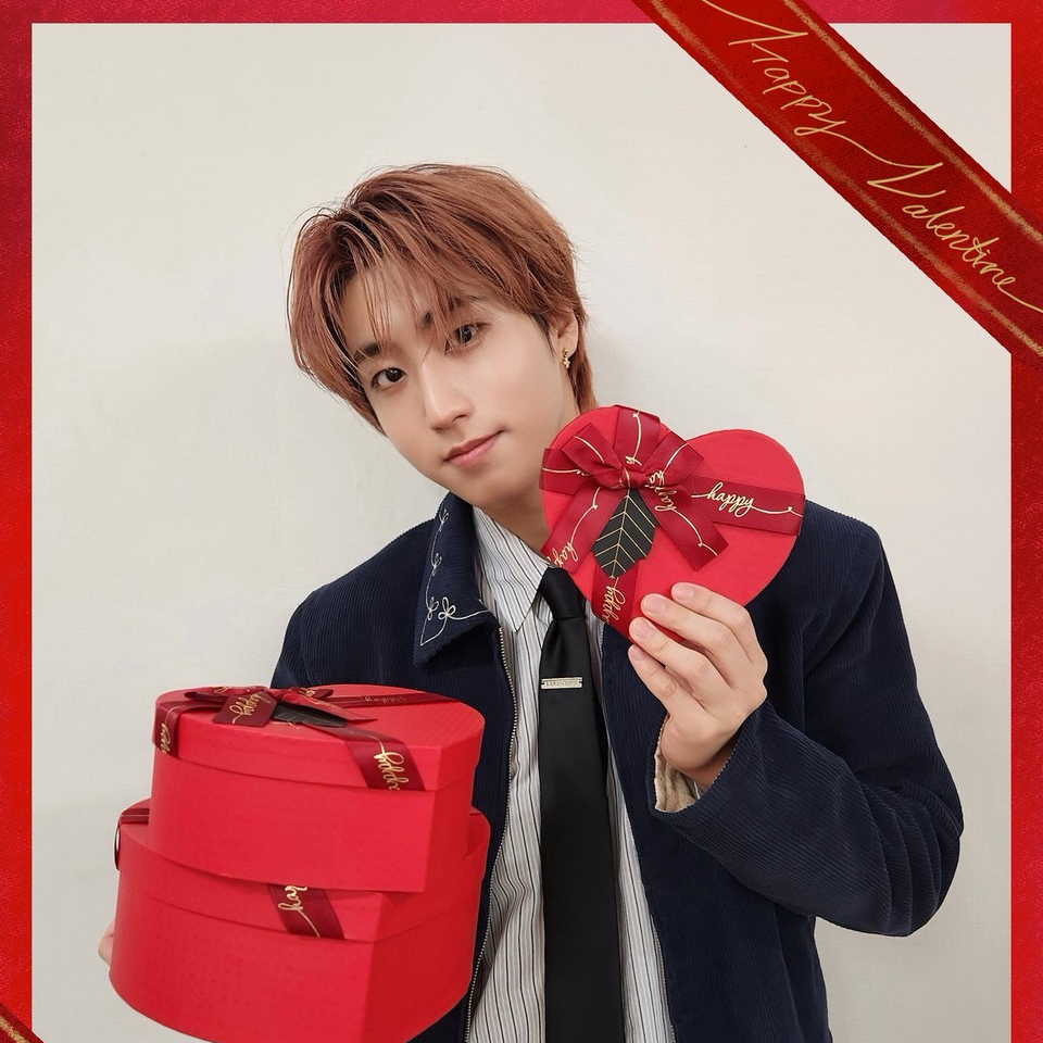 Behind-the-scenes cut of HAN (Stray Kids)