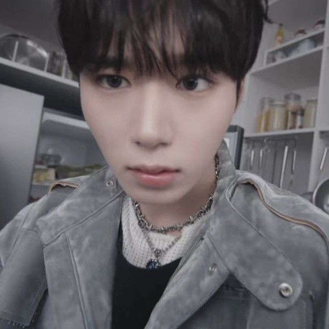 Behind-the-scenes cut of Kim Junseo (ALPHA DRIVE ONE)