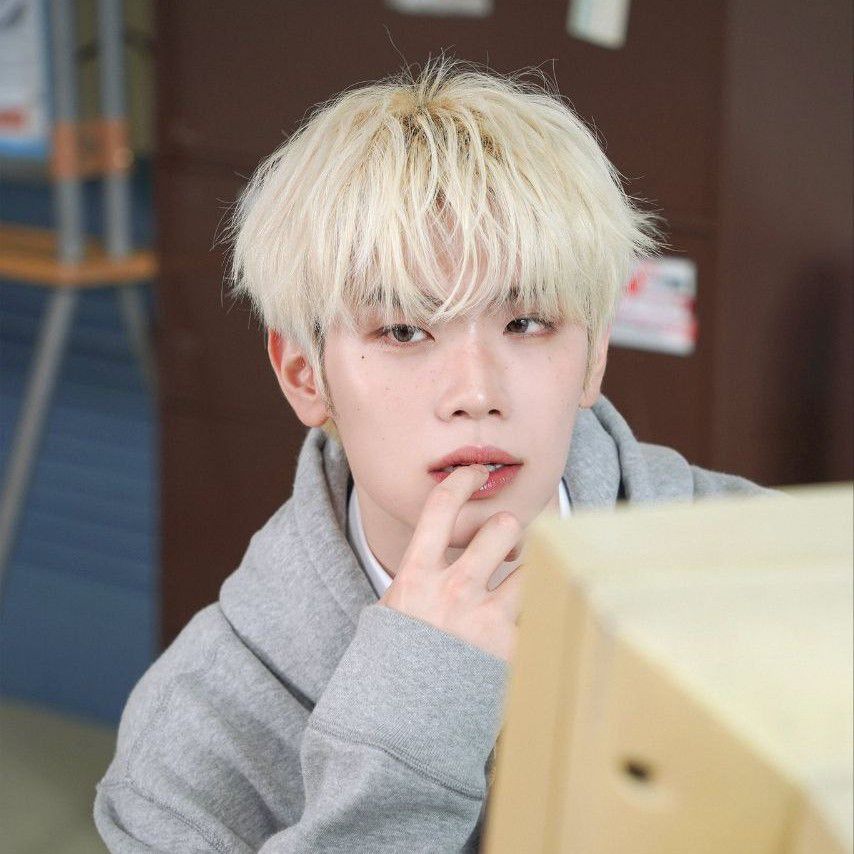 Recent activity shot of Kim Taerae (ZEROBASEONE)