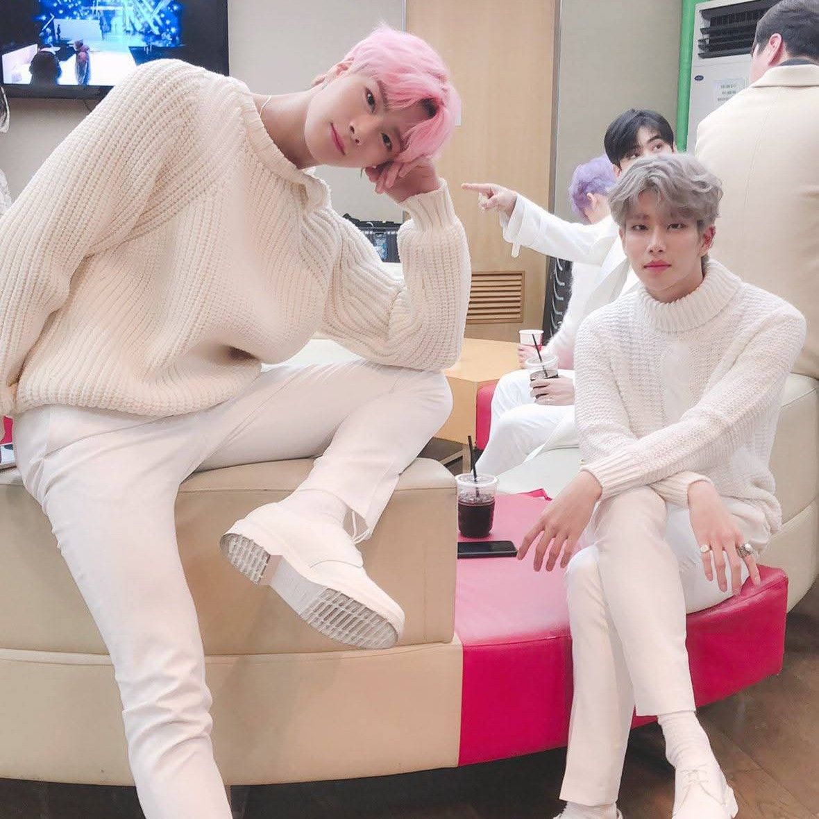 A moment captured by Jinjin (ASTRO)'s fan