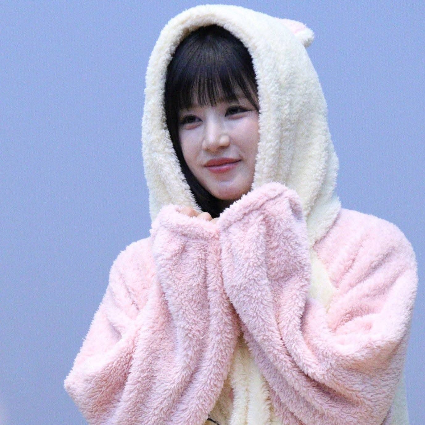 Behind-the-scenes cut of Park Chorong (Apink)