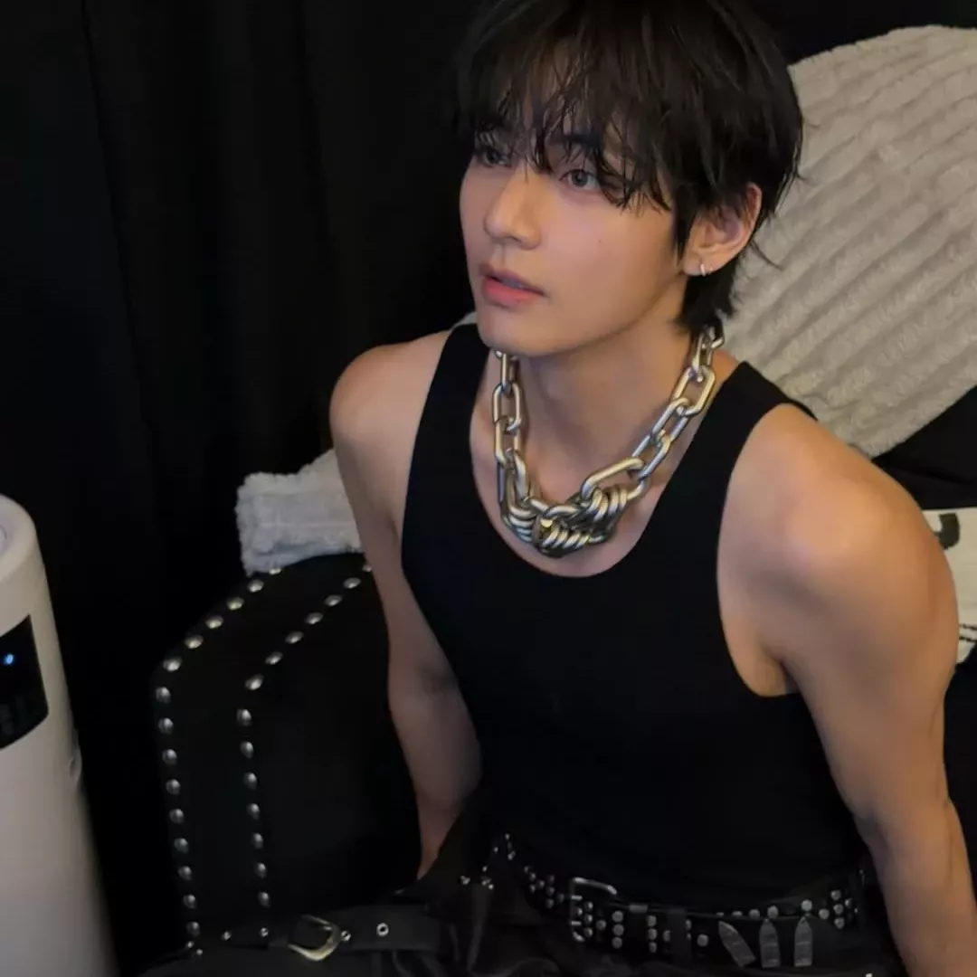 뷔 (방탄소년단)의 최신 사진