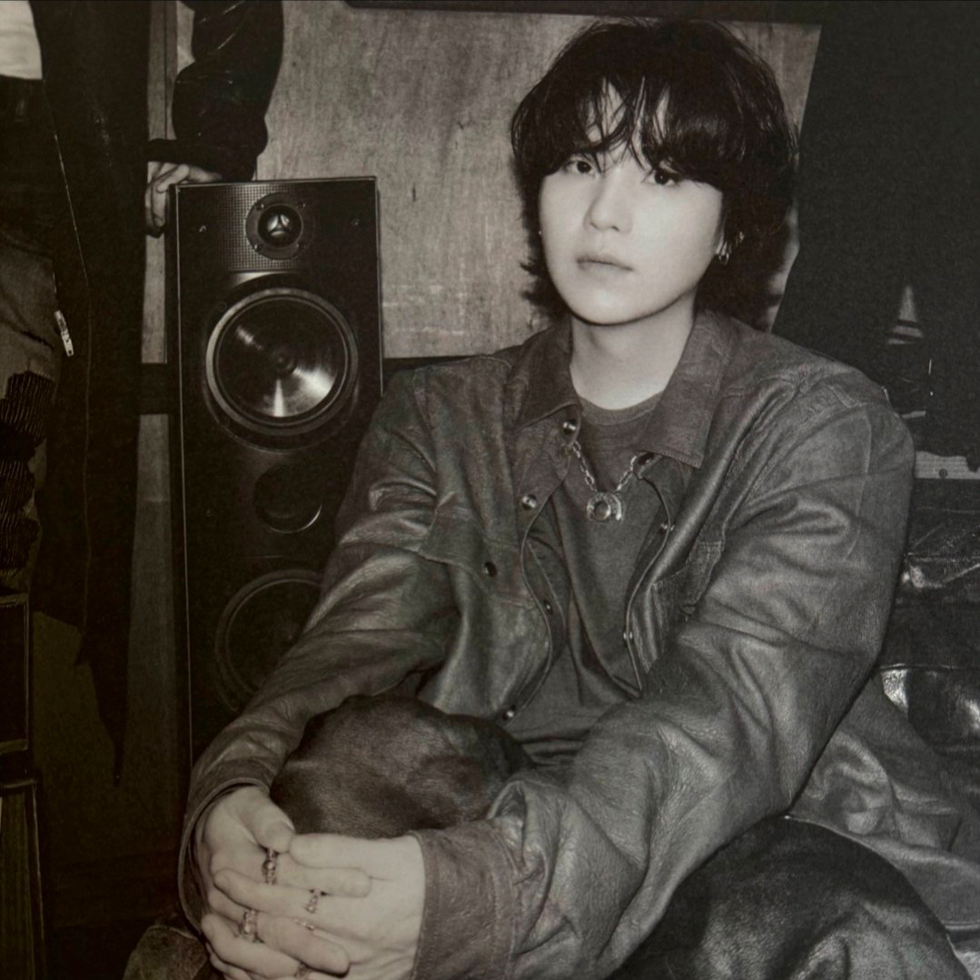 Potret di balik layar SUGA (BTS)