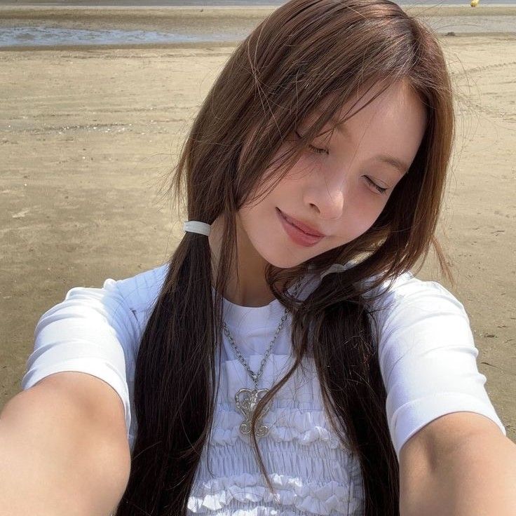 Recent activity shot of Yunah (ILLIT)