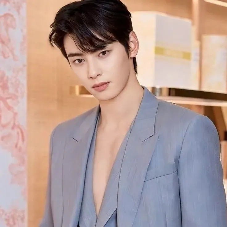 Latest photo of Eunwoo (ASTRO)