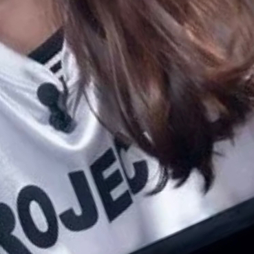 A moment captured by Monday (Weeekly)'s fan