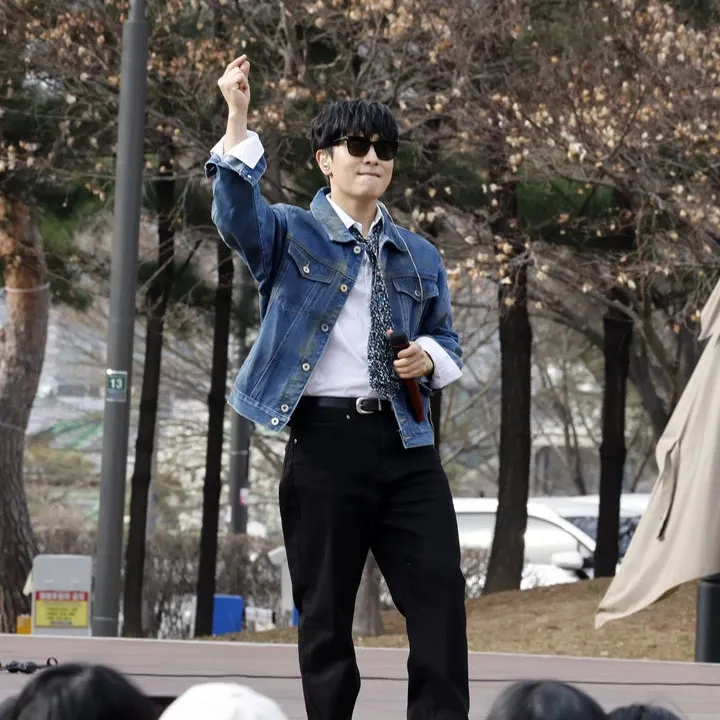 Behind-the-scenes cut of Kim Dongwan (SHINHWA)