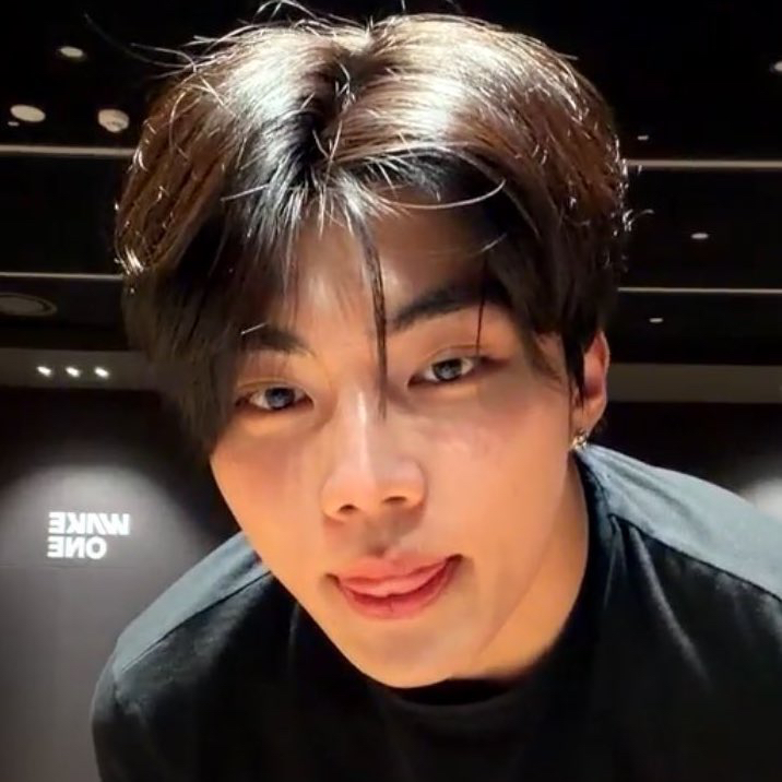 朴干旭 (ZEROBASEONE)的幕后花絮