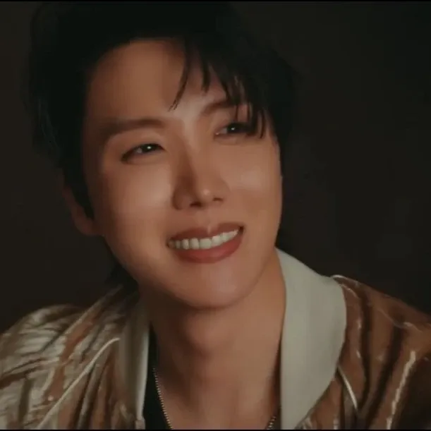 Foto aktivitas terbaru j-hope (BTS)